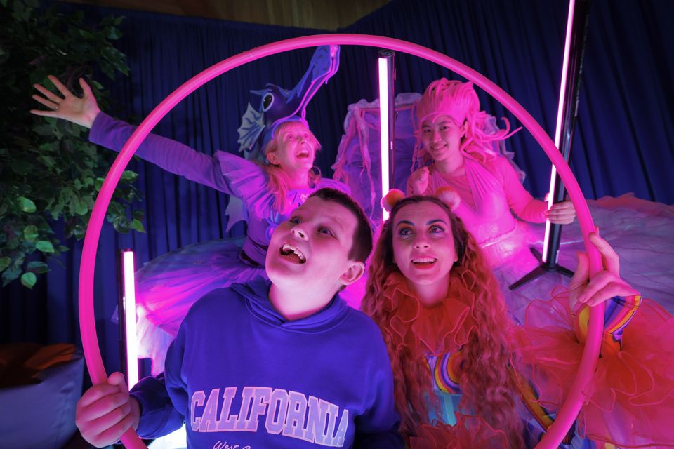 James O’Connor from Drumcondra pictured with performers Moss Russell, Klara McDonnell and Ino Ye  getting ready for Dublin City Council Sensoria Festival, Taking place this weekend at Merrion Square Park, Dublin. For more information visit www.dublin.ie/sensoria