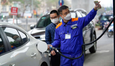 Gasoline prices drop - VnExpress International