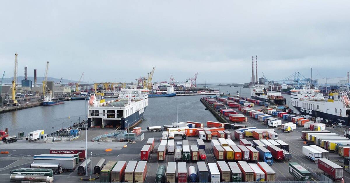 Clean-up operation ongoing after oil spill at Dublin Port