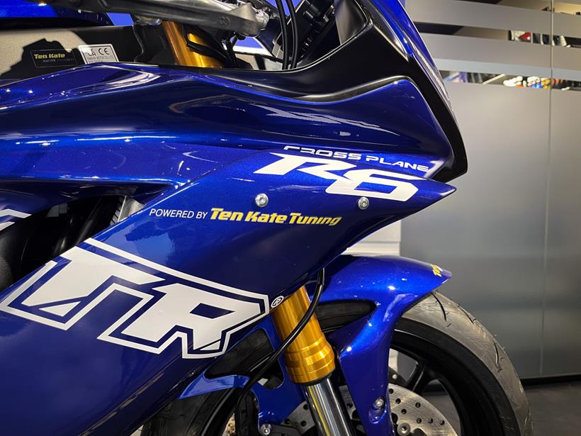 Crossplane Yamaha R6 special graphics on the fairing