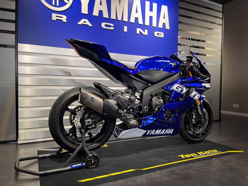 Crossplane Yamaha R6 exhaust view