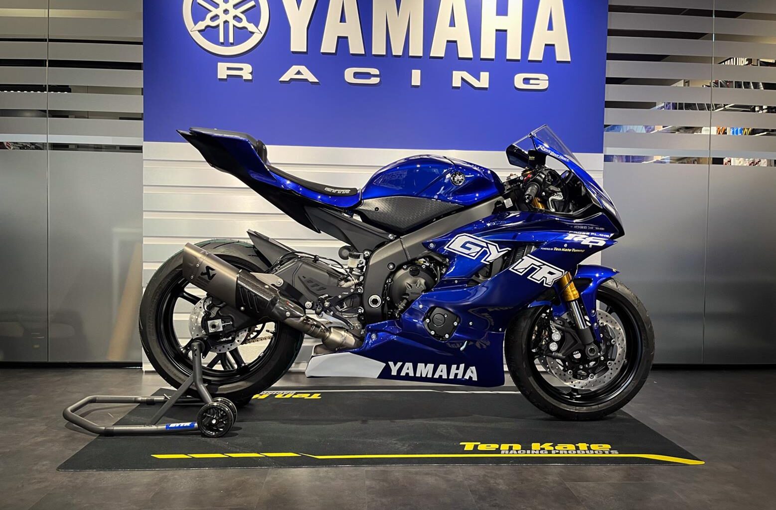 One-off Yamaha R6 features a crossplane crank like the R1