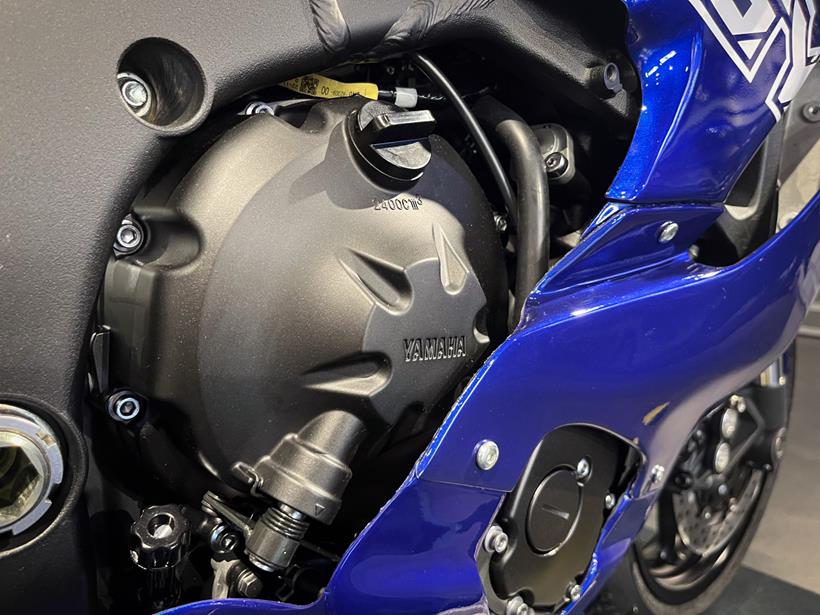 Crossplane Yamaha R6 right adventure case