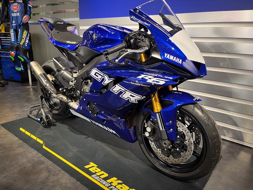 Crossplane Yamaha R6 on a side stand