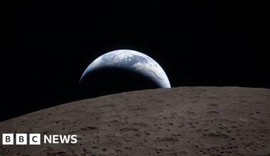 Earthset and a solar eclipse: Nasa releases first images from Moon fly-by - BBC