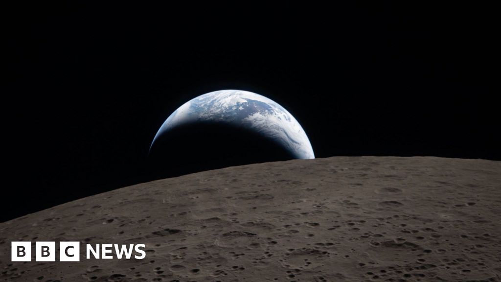 Earthset and a solar eclipse: Nasa releases first images from Moon fly-by - BBC