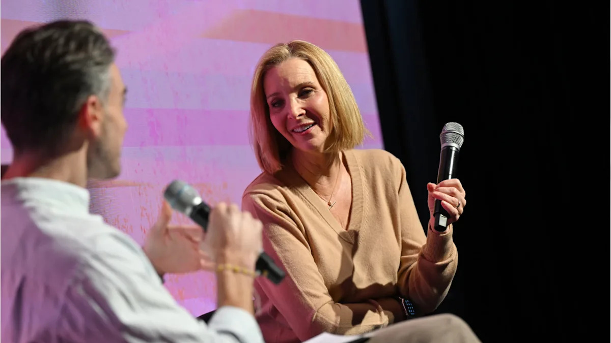 NEWS OF TH WEEK: Lisa Kudrow argues new sitcoms are 'afraid' to make 'uncomfortable' jokes