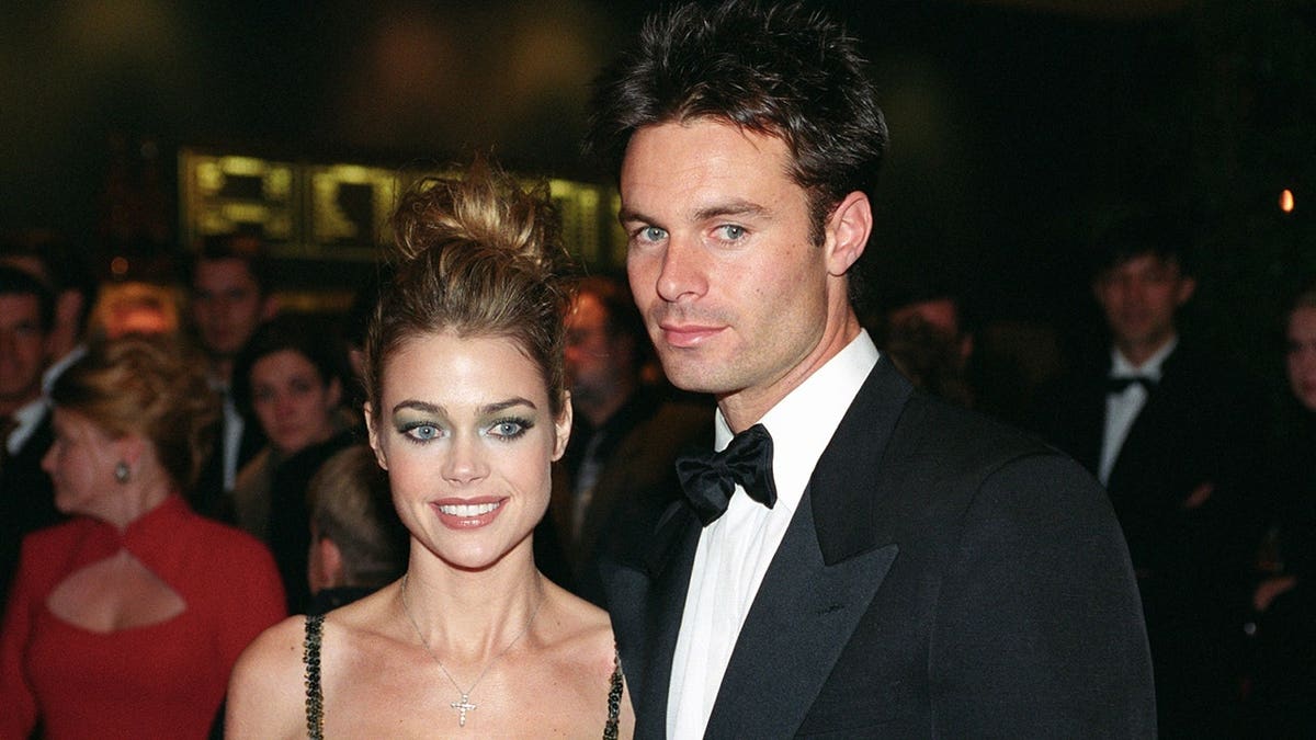 Denise Richards and Patrick Muldoon at the Berlin premiere of "James Bond" in November 1999.