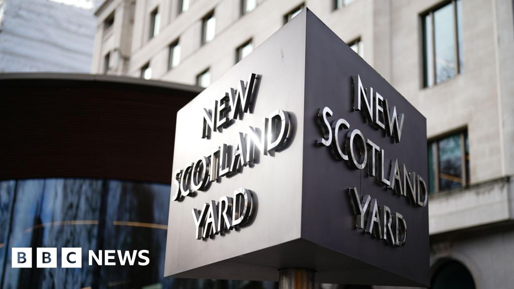 Man arrested over attacks on Jewish community in London - BBC