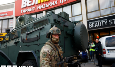 At least two dead as gunman opens fire and takes hostages in Kyiv - BBC