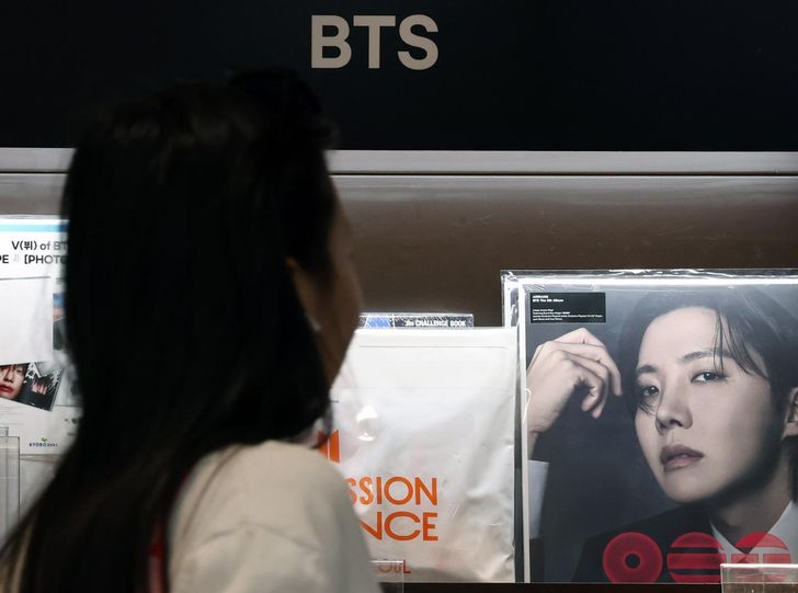 Copies of BTS’ fifth full-length album “ARIRANG” are displayed at the record section of Kyobo Book Centre in Jongno District, central Seoul, Tuesday. Newsis
