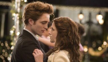 20 Years Later, Twilight's Robert Pattinson Just Noticed A "Strange" Acting Choice For One Edward Cullen's "Vampiric Thing"