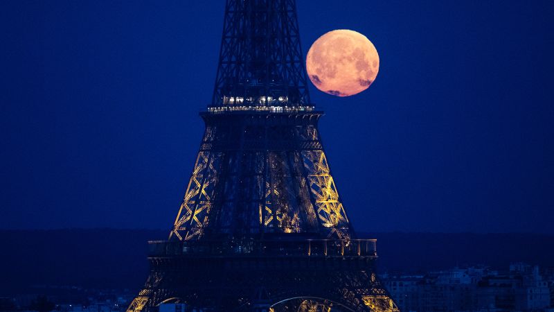 April’s full pink moon will rise in spring skies