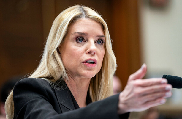 Donald Trump has sacked Pam Bondi as US attorney general · TheJournal.ie