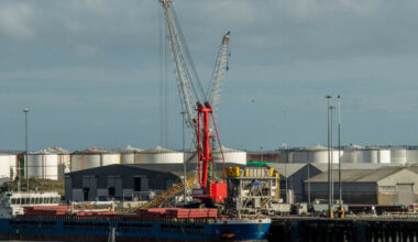 Fuels for Ireland ‘disappointed’ by garda response as protesters block access to fuel terminals - The Journal