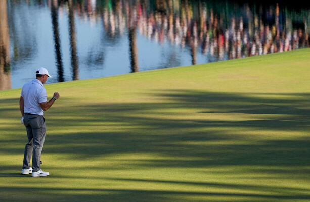 Rory blows away the Augusta field on astonishing Friday