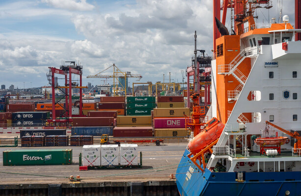 Clean-up operation underway after significant oil spill at Dublin port - The Journal