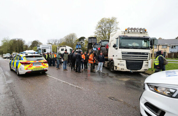 Majority of complaints against gardaí policing Whitegate fuel blockade rejected by watchdog - The Journal