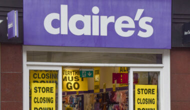 Claire's Accessories shuts all Ireland and UK stores with 1,300 redundancies - The Journal