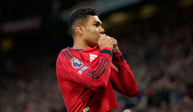 Manchester United hold on to beat Brentford and close in on Champions League