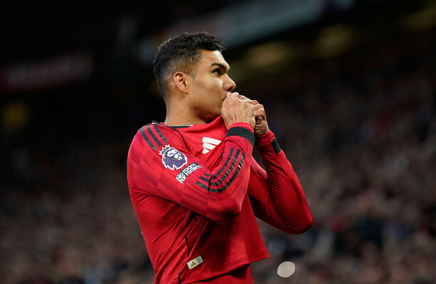 Manchester United hold on to beat Brentford and close in on Champions League