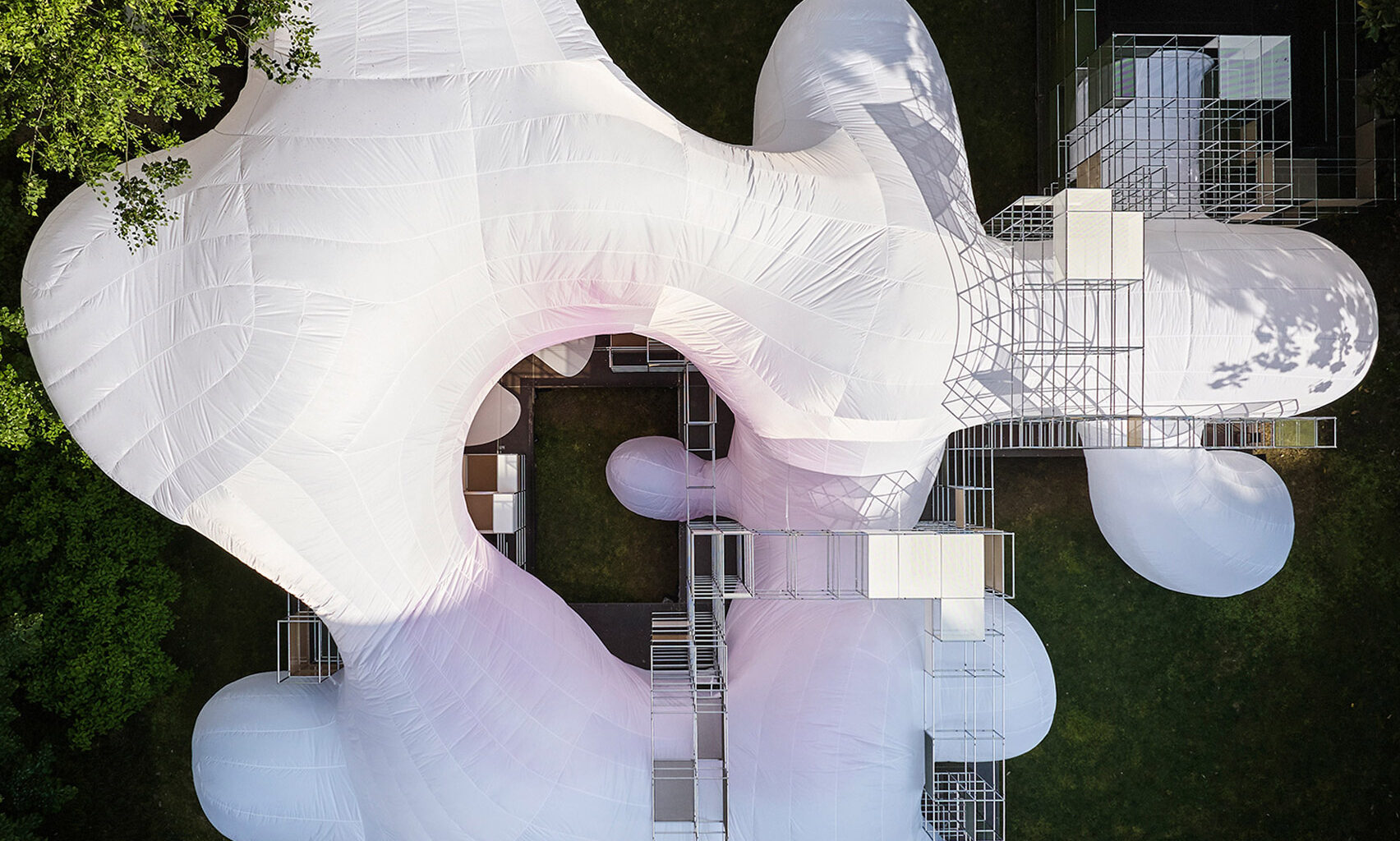 Snøhetta creates cloud-like Milan installation for USM