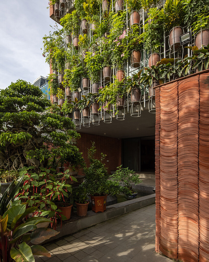 H&P architects flying vegetation