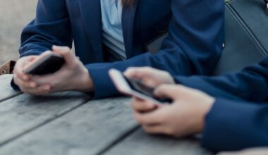 Phones, smartwatches and earbuds to be banned in every Victorian school in extended device crackdown