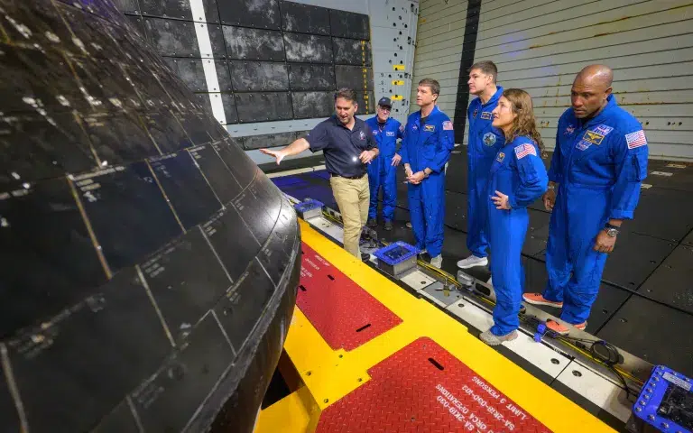 Luis Saucedo, NASA’s acting Orion vehicle integration manager, left, inspects the Orion spacecraft with Richard Scheuring, NASA Flight Surgeon, and NASA astronaut Reid Wiseman, CSA (Canadian Space Agency) astronaut Jeremy Hansen, and NASA astronauts Christina Koch and Victor Glover in the well deck of USS John P. Murtha, on Saturday, April 11, 2026, in the Pacific Ocean off the coast of California.
Credit: NASA/Bill Ingalls