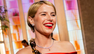 First glimpse of Jessie Buckley out with her baby daughter