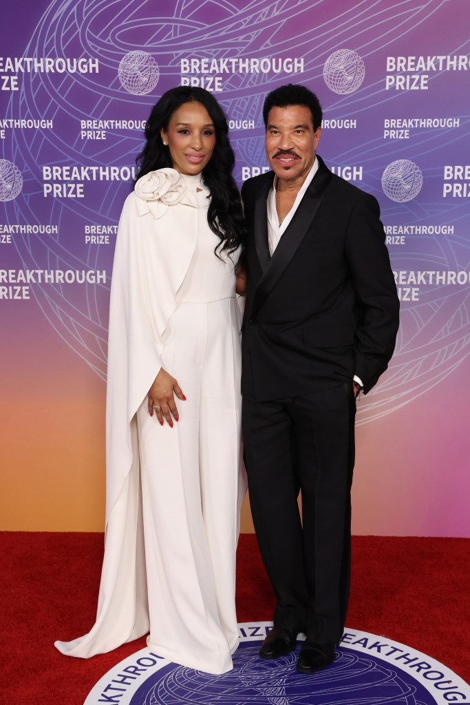 Lisa Parigi and Lionel Richie attend the Breakthrough Prize Ceremony
