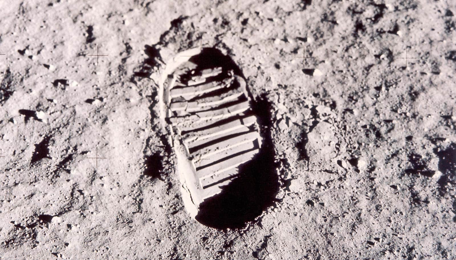 Lunar dust could help build stuff on the moon