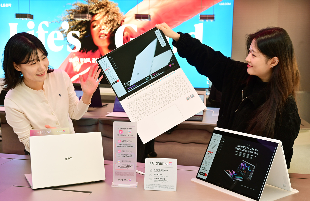 Visitors explore LG Electronics’ newly released 2026 Gram Pro AI laptops at the company’s D5 flagship store in Seoul on Jan. 26. (LG Electronics)
