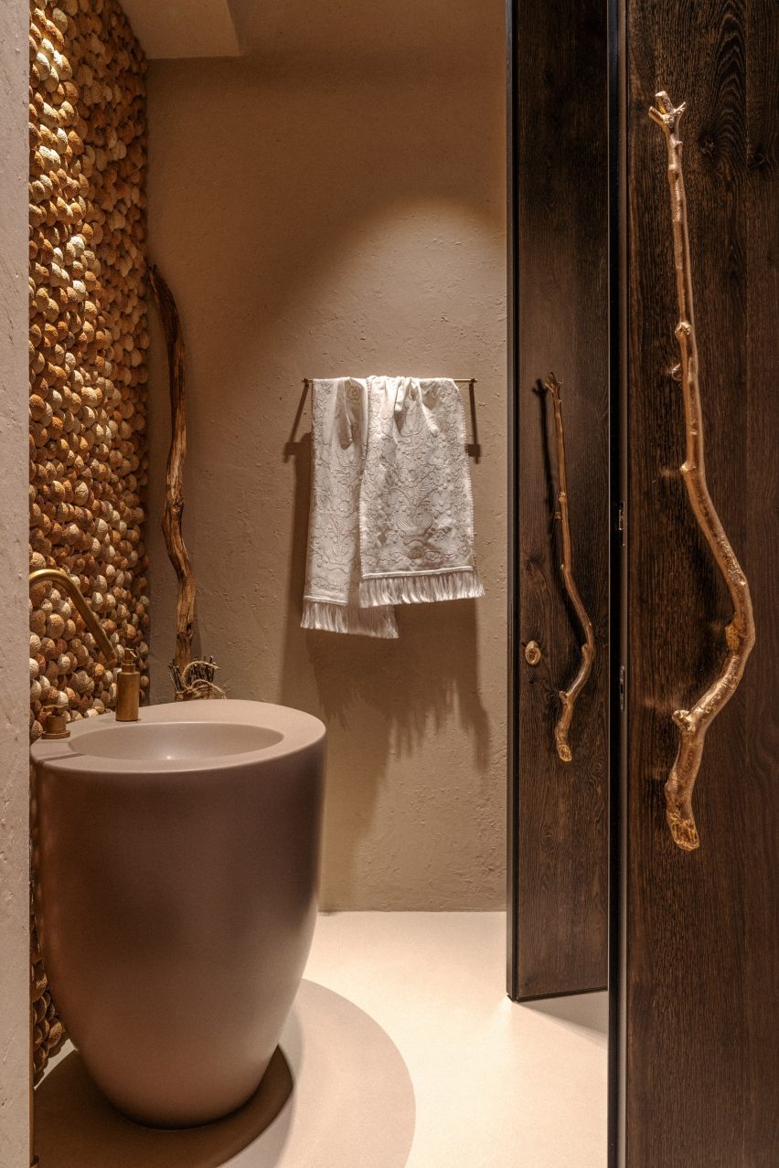 Bathroom with a knobbly ceramic wall panel