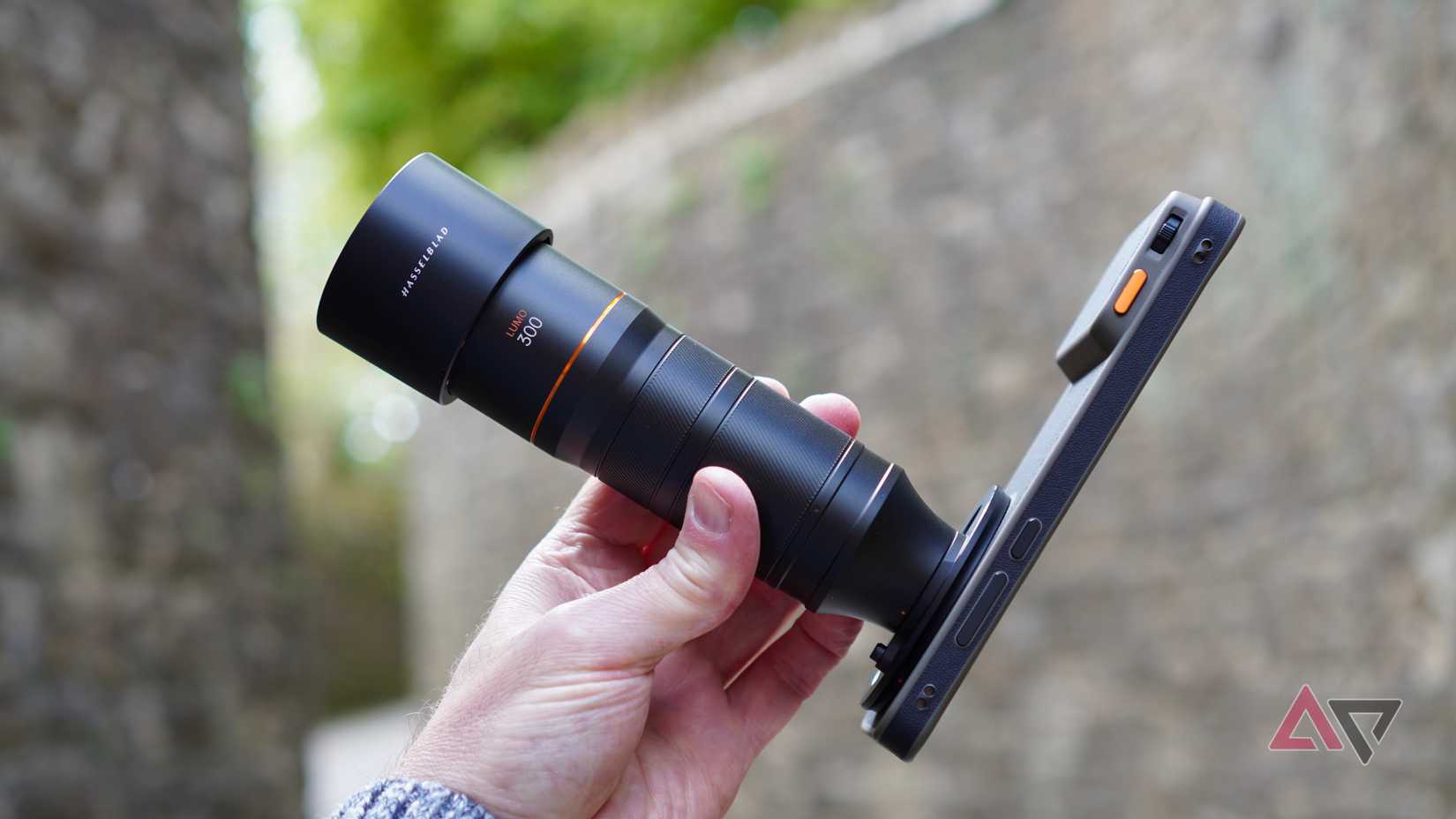 A person holding the Oppo Find X9 Ultra