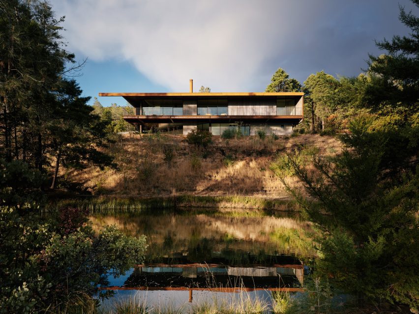 Pine Flat Residence in California by Faulkner Architects