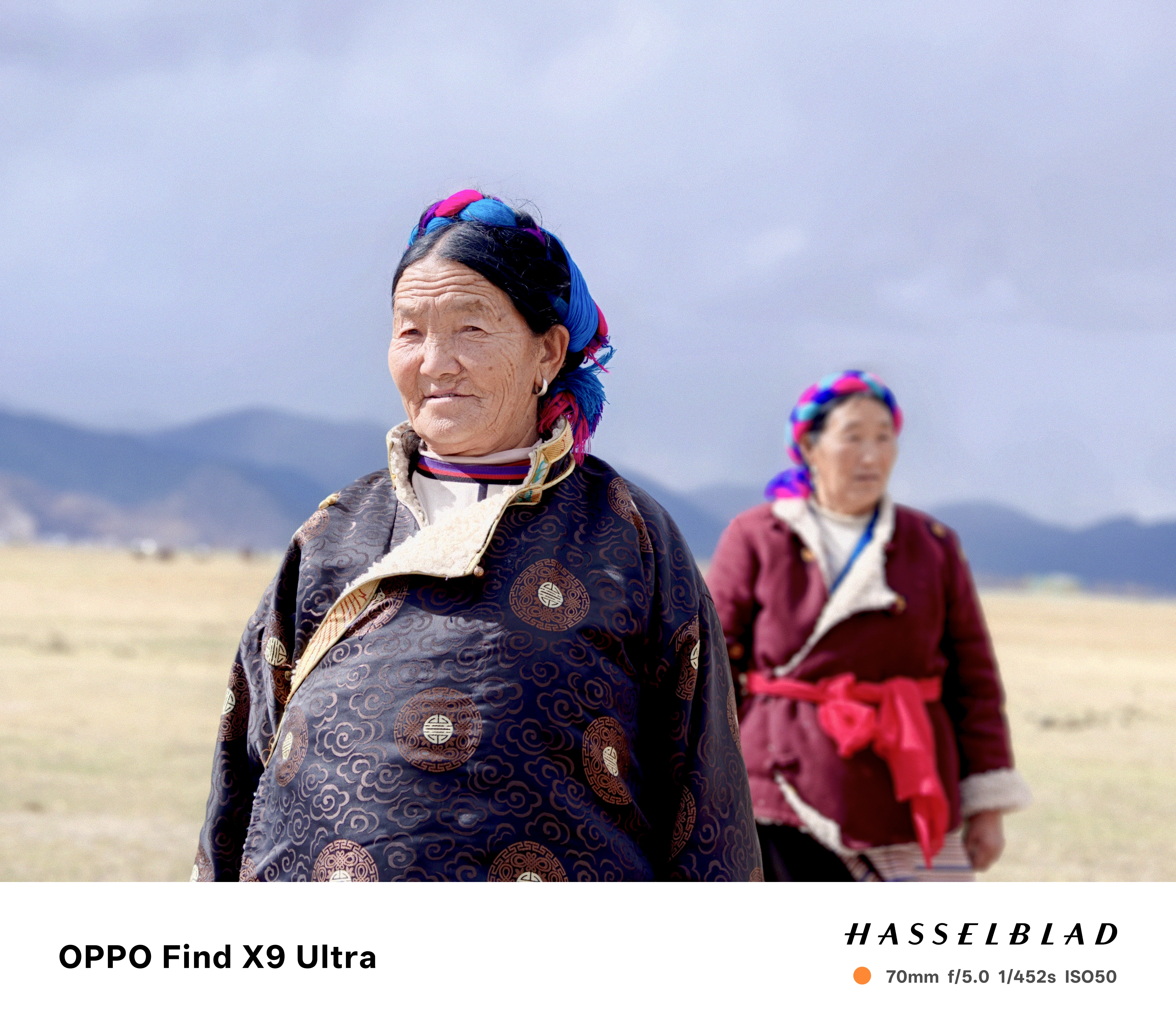 Portrait of Two tibetan women in traditional clothing