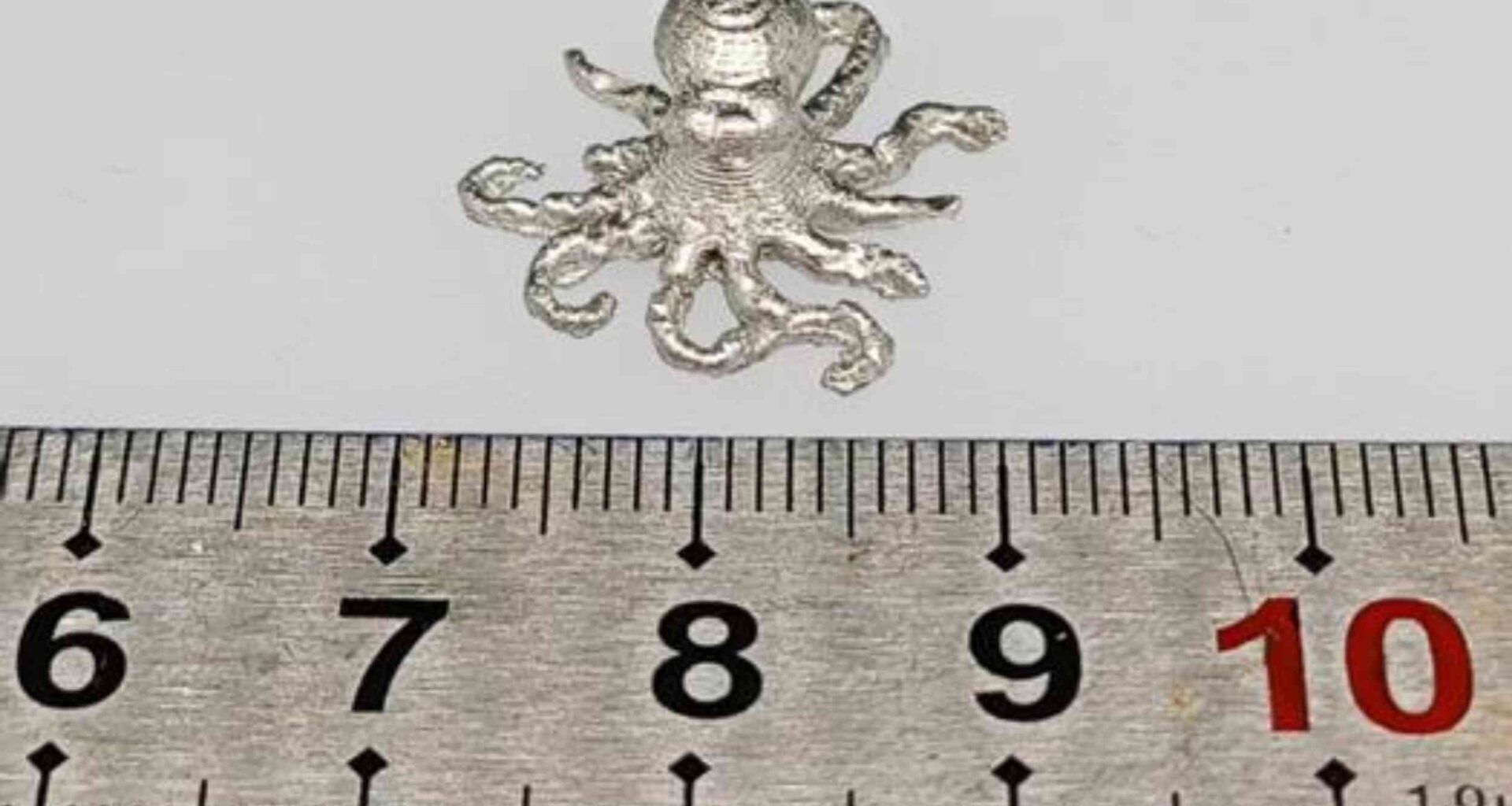 Using room-temperature reactions instead of heat to melt metals