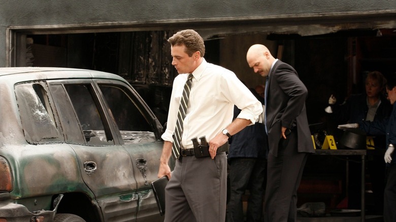 Rex (Skeet Ulrich) looking at a wrecked car on 