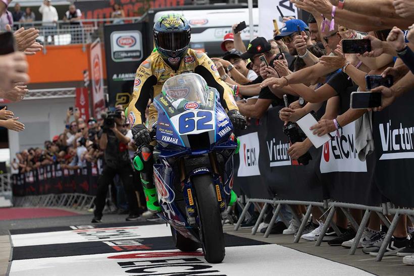 Stefano Manzi wins the World Supersport title on the Yamaha R9.