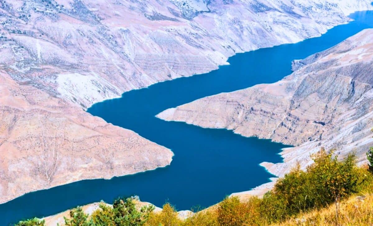 Three Oceans' Worth Of Water Found Deep Inside Earth