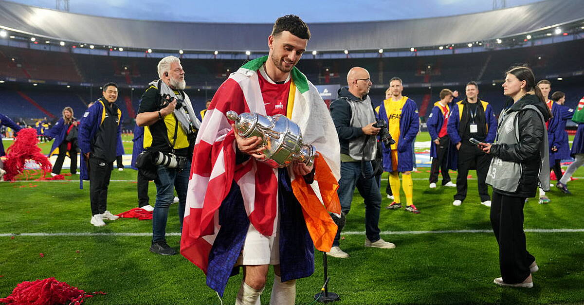 Troy Parrott helps AZ Alkmaar land Dutch Cup