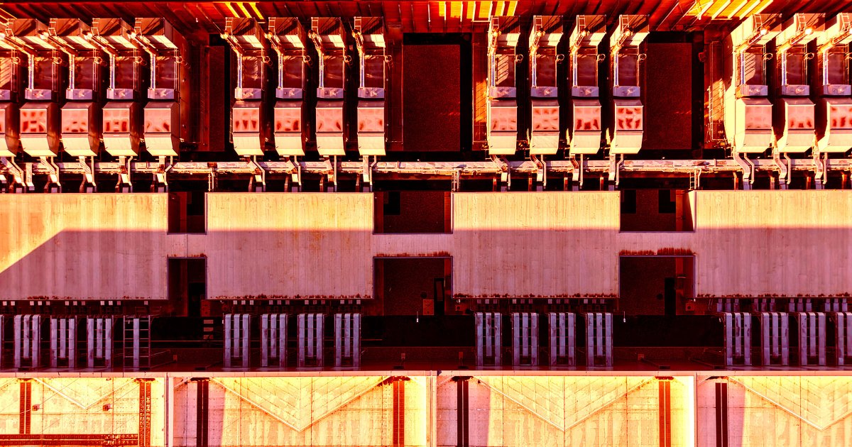 Trump's Huge AI Data Center Project Is Falling Apart Behind the Scenes