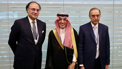 <p>Pakistan gets $3bn from Saudi Arabia as 'support' to shore up forex reserves as UAE debt looms<br><br></p> Pakistan gets $3 billion from Saudi Arabia as 'support' to shore up forex reserves as UAE debt looms