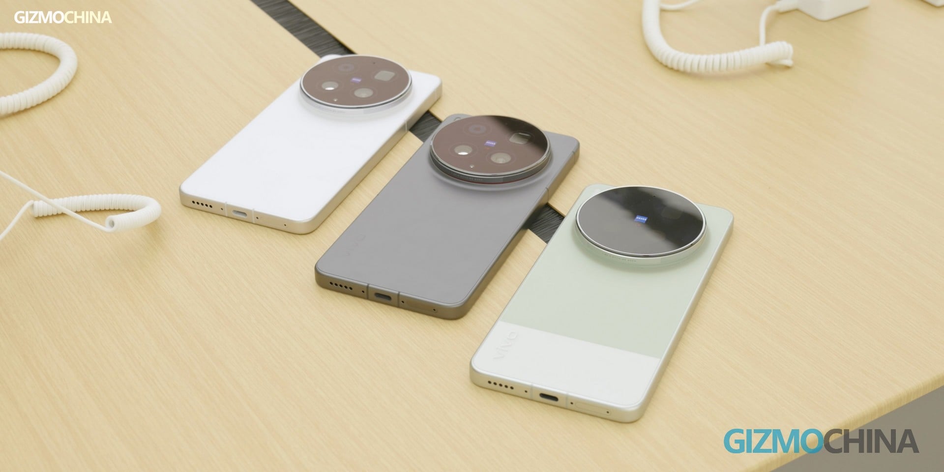 Vivo X300 Ultra European pricing and color options tipped ahead of launch