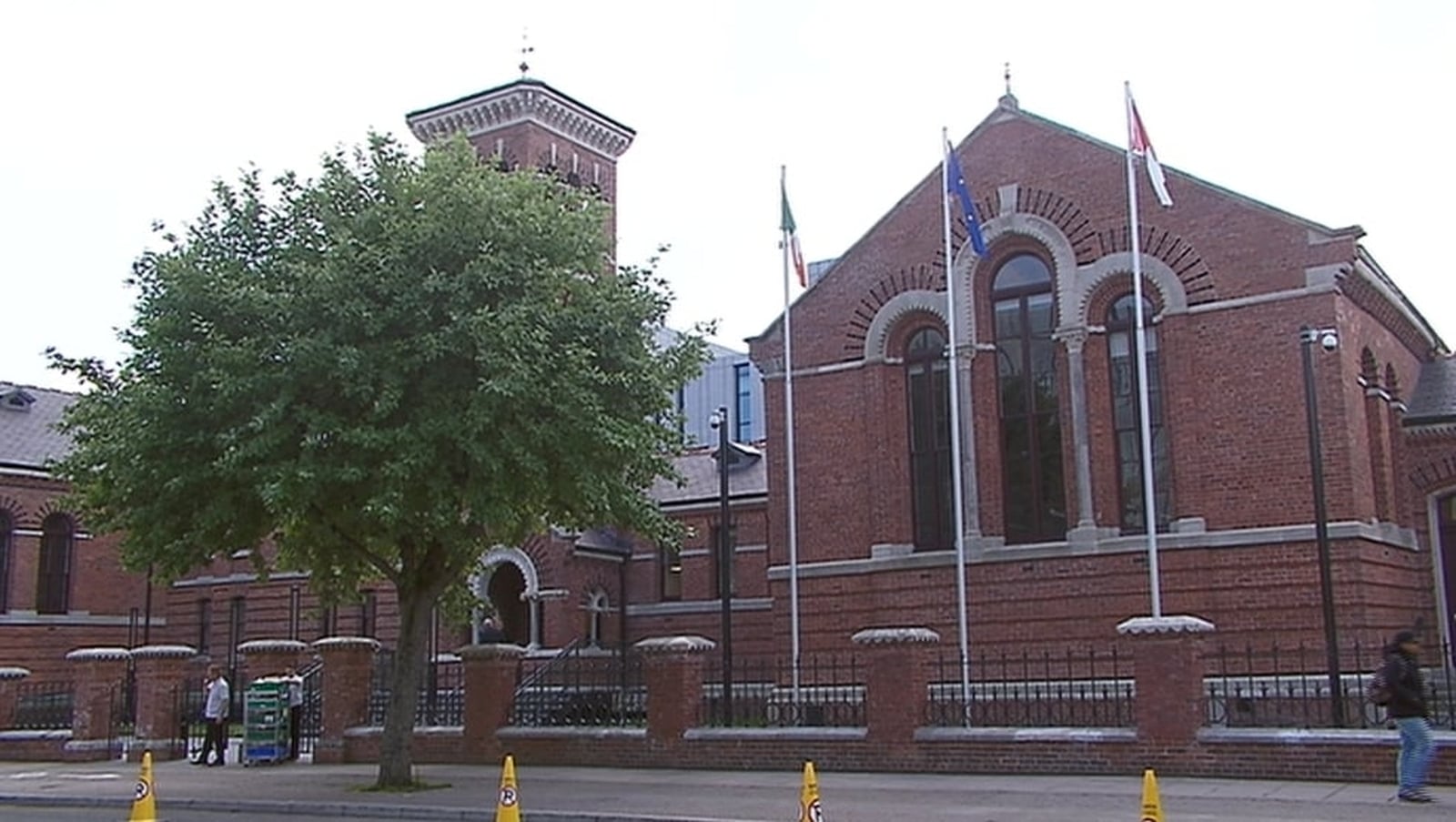 Man's chest wound was 'actively hissing', court told