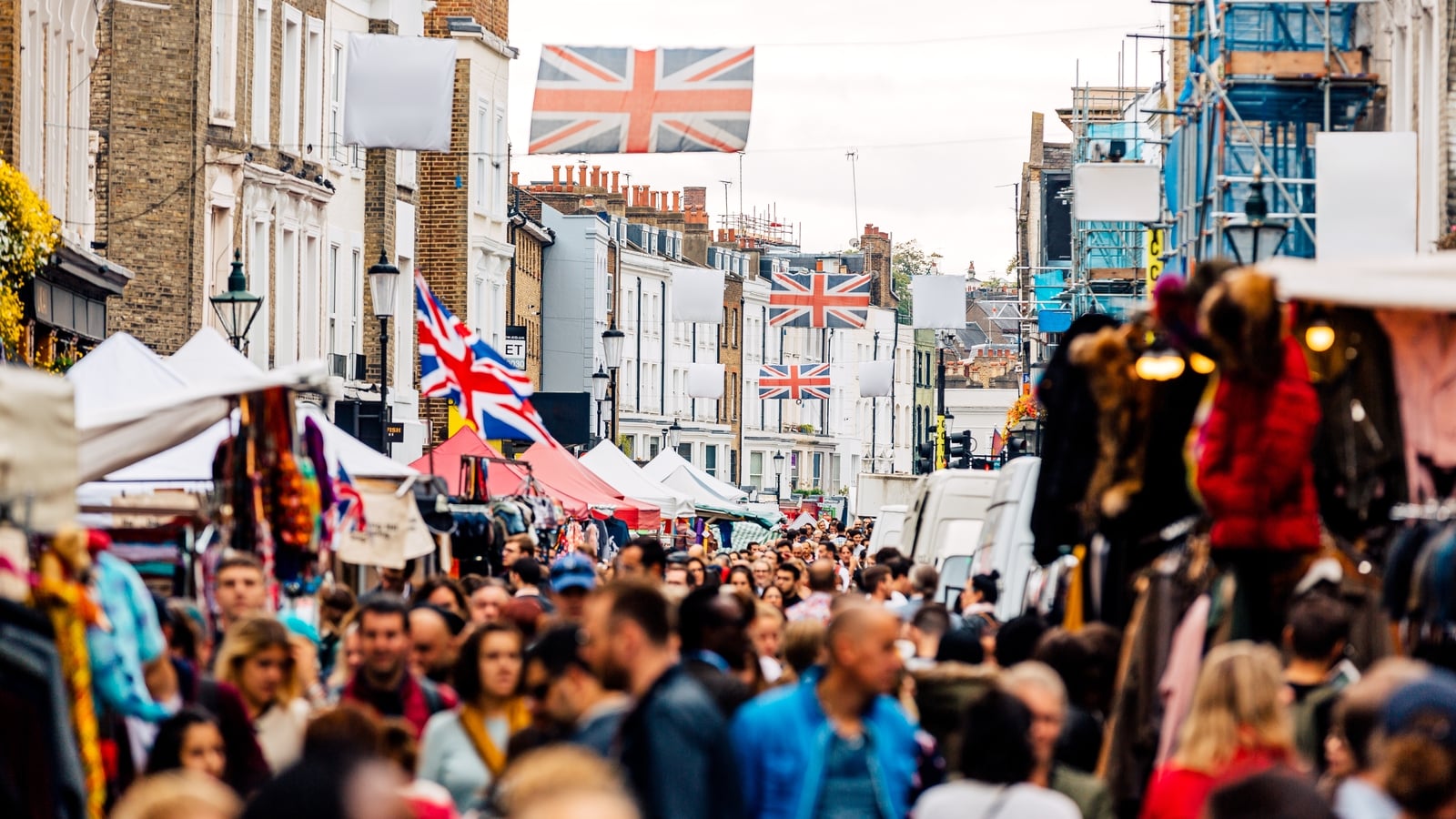 UK retail sales fall by most in nearly a year
