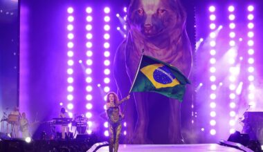 Huge crowds flock to Rio beach for Shakira mega-concert