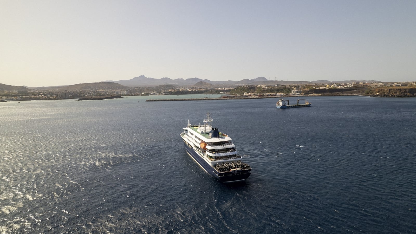 'Low risk' to public of hantavirus after ship deaths