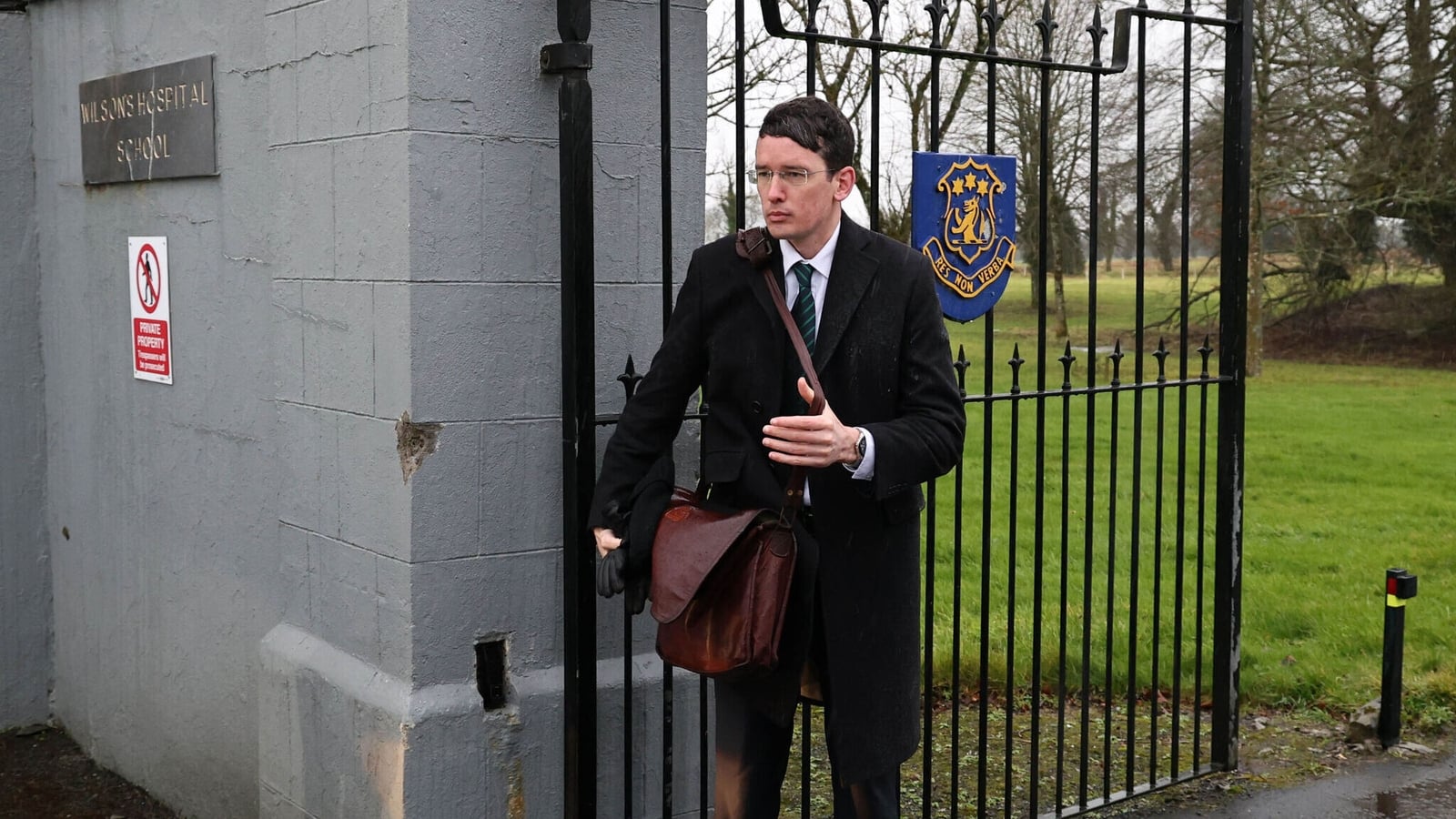 Burke to remain in jail for refusing to obey court order